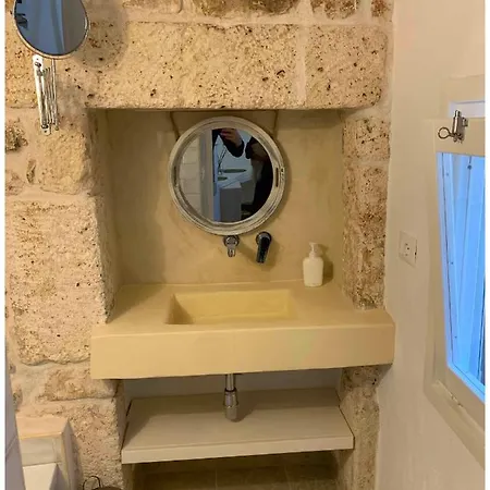 Biancostuni 81