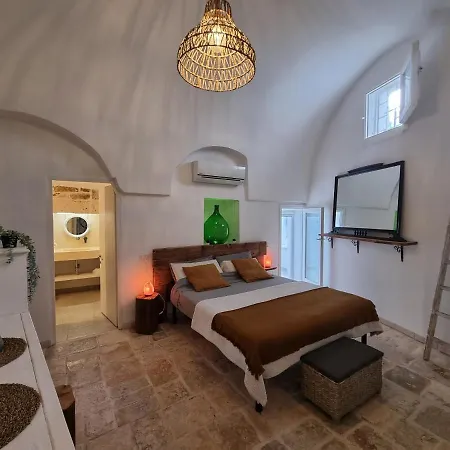 Biancostuni 81 Apartament